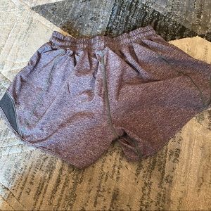 Lululemon HOTTY HOT SHORT II *LONG 4"